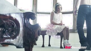 chica mona guarra gives mamada