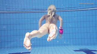shaved blonde teen showing