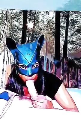 gato masked ébano giving