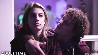 jóvenes pequeñas pechos jovencita