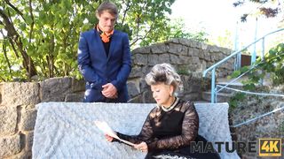 vieja señora orders servant