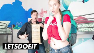grandes pechos rubias jovencita
