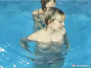lesbianas jovencitas the piscina