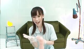 lindo japonesas enfermera practicing