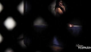 cool escena disparo through