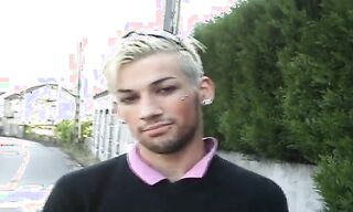 rubias semental with piercings