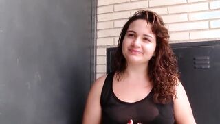 brunette beauty sucks and